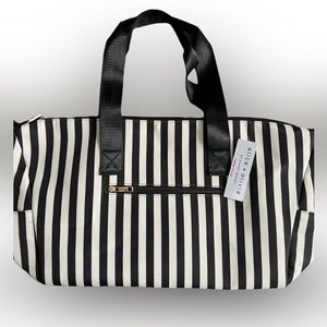 Alice + Olivia black & white striped duffel bag Size: OS |‎ Alice + Olivia
NWT